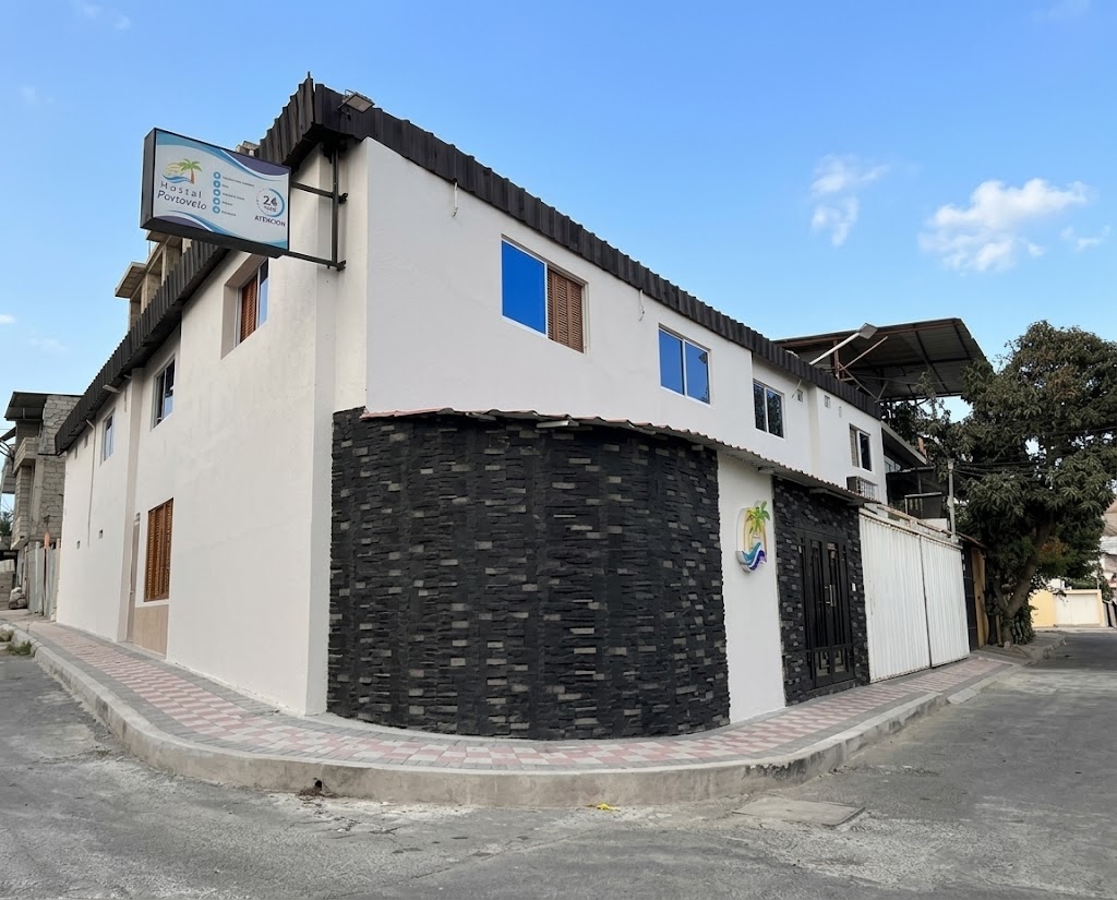 Fachada exterior de Hostal Porlamar en Manta, Ecuador - Sector Umiña